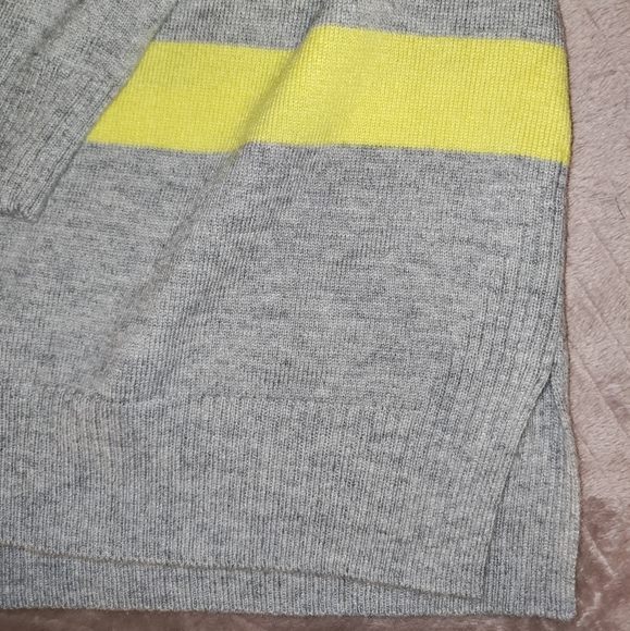 🆕Gap Maternity | Striped V-Neck Sweater Size L - Picture 3 of 10